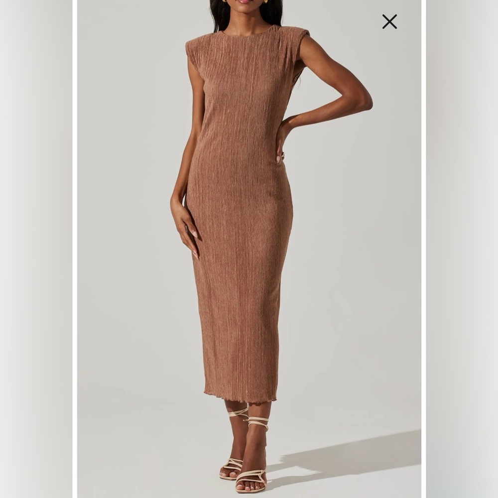 ASTR the Label Plissé Maxi Dress - Picture 6 of 6